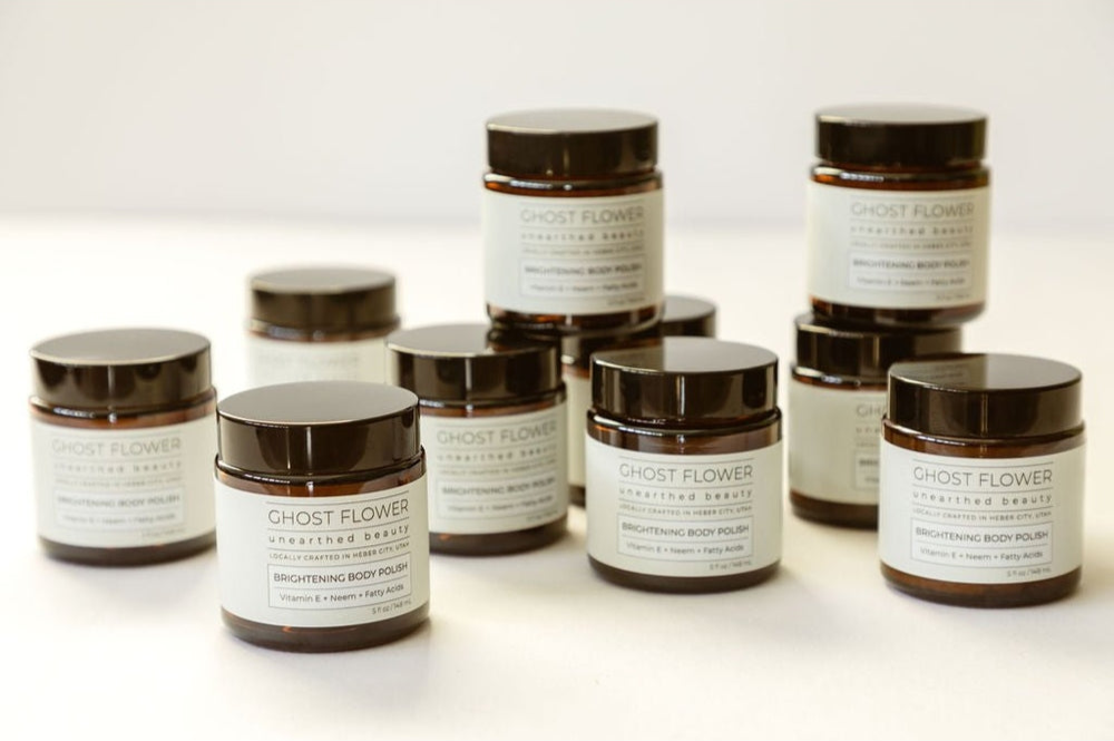 Apothecary-jars-with-simple-white-labels-filled-with-handmad-brightening-body-polish-scrub.